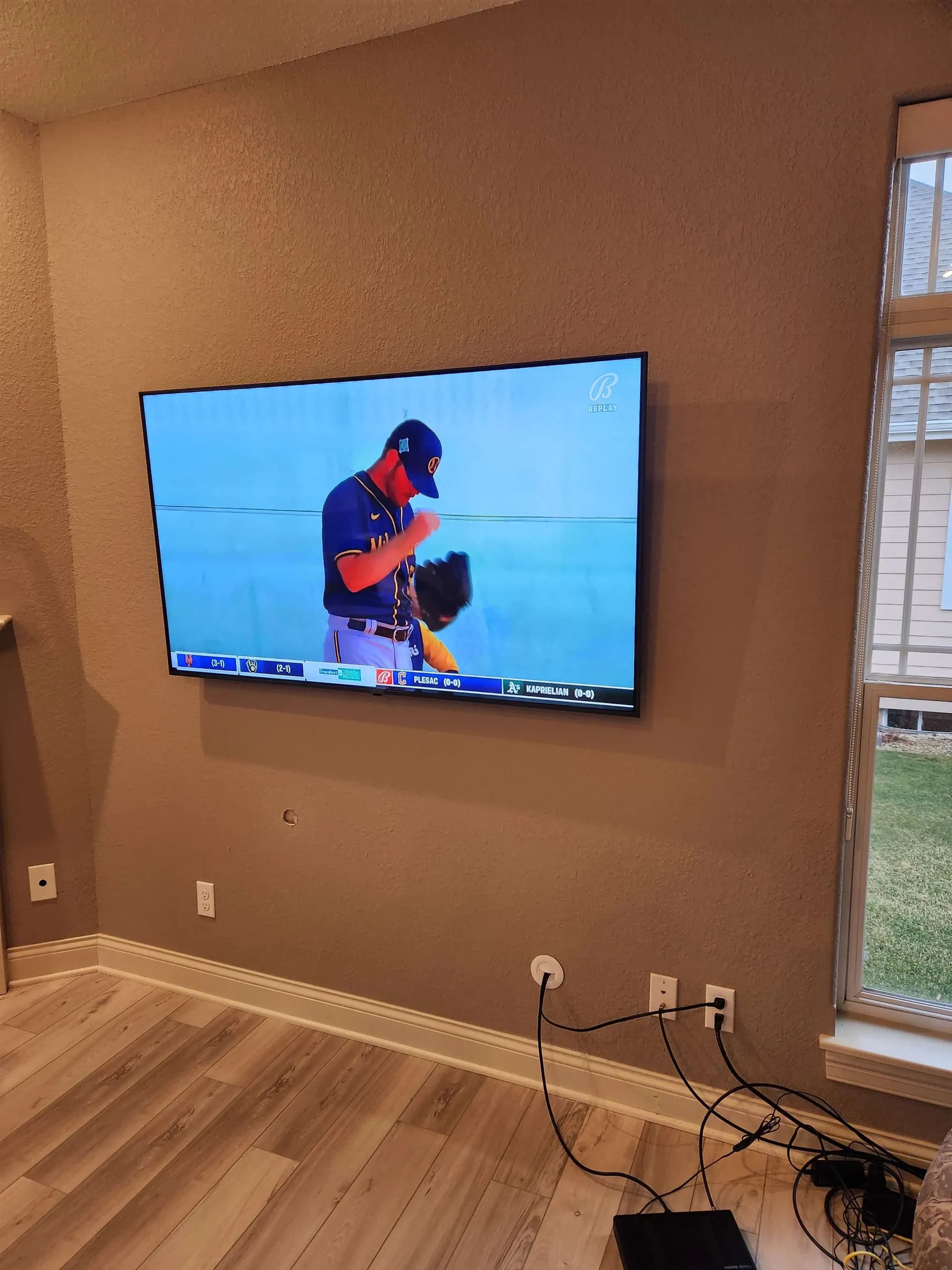 Professional TV mounting installation in Milwaukee home