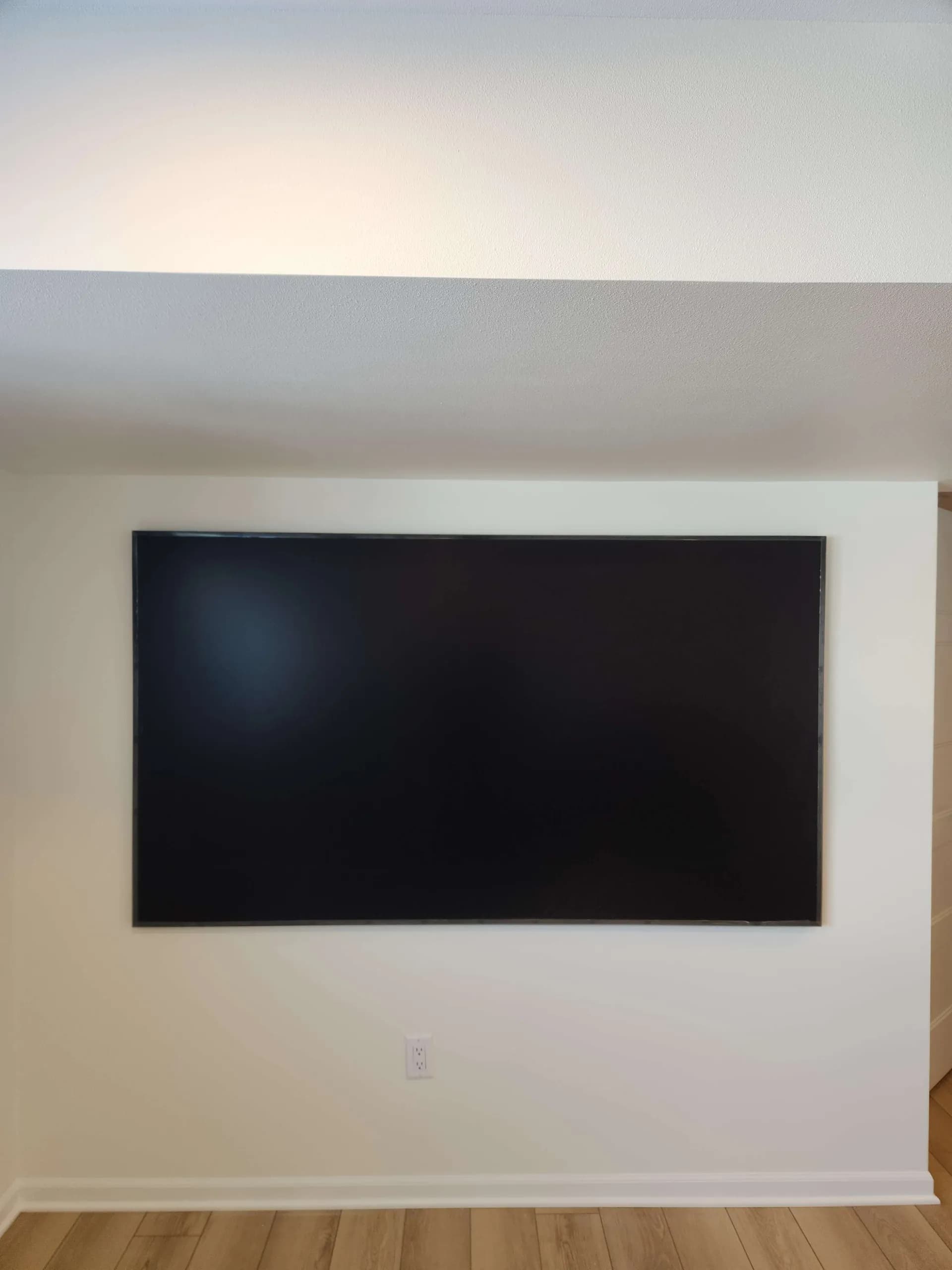 Professional TV mounting installation in Milwaukee home