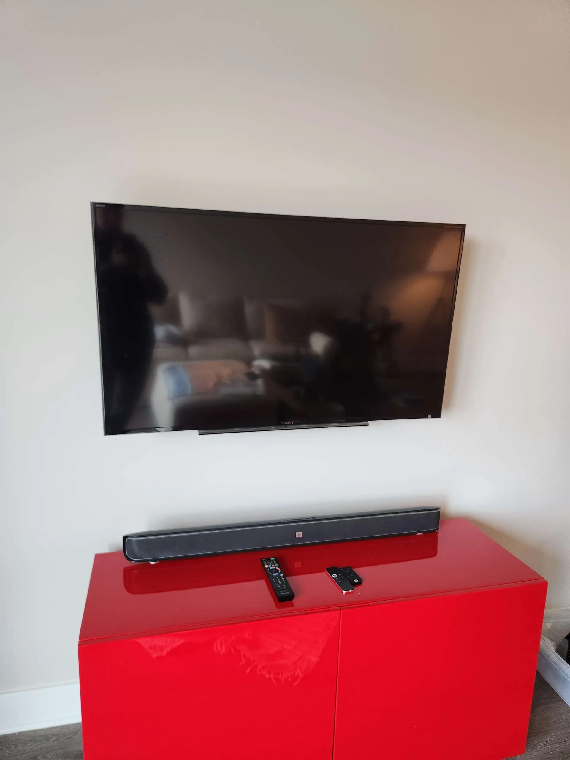 Professional TV mounting installation in Milwaukee home
