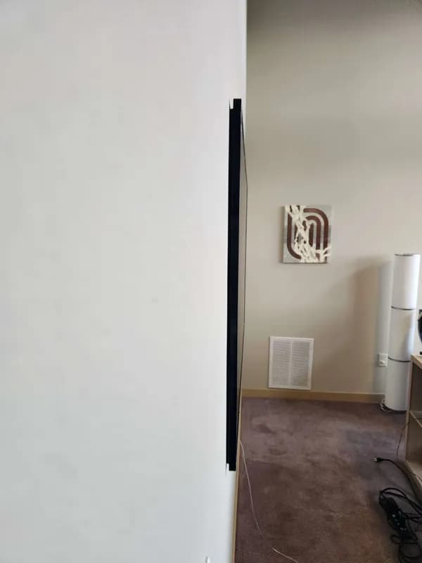 Professional TV mounting installation in Milwaukee home