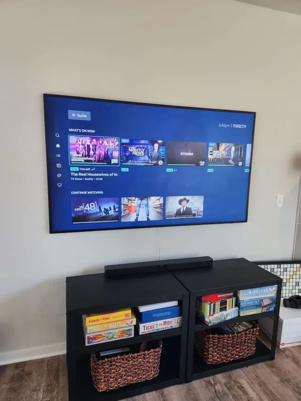 Professional TV mounting installation in Milwaukee home