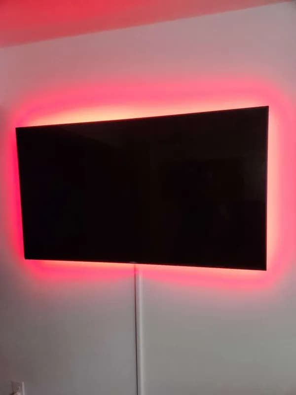 Professional TV mounting installation in Milwaukee home