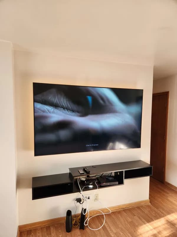 Professional TV mounting installation in Milwaukee home
