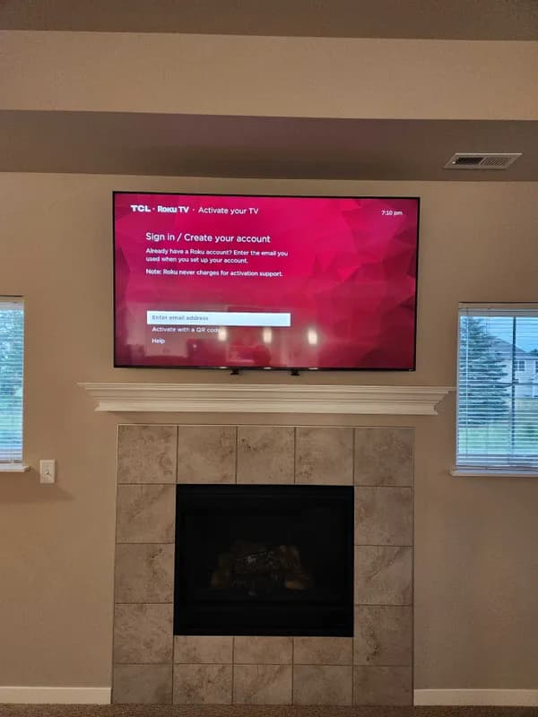 Professional TV mounting installation in Milwaukee home