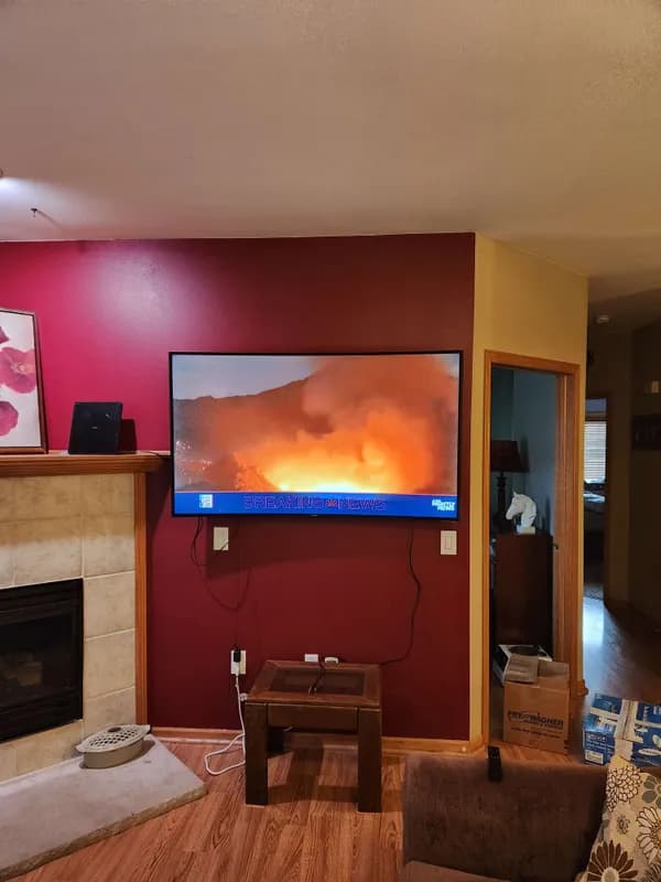 Professional TV mounting installation in Milwaukee home