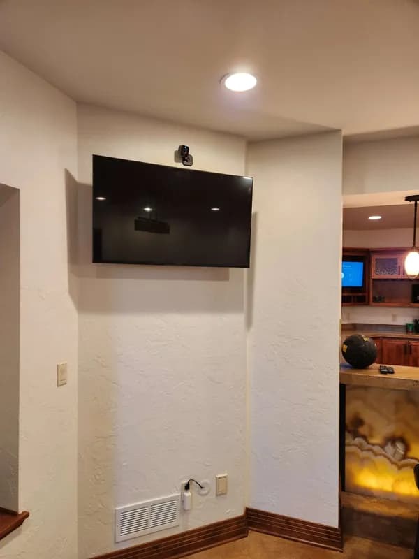 Professional TV mounting installation in Milwaukee home
