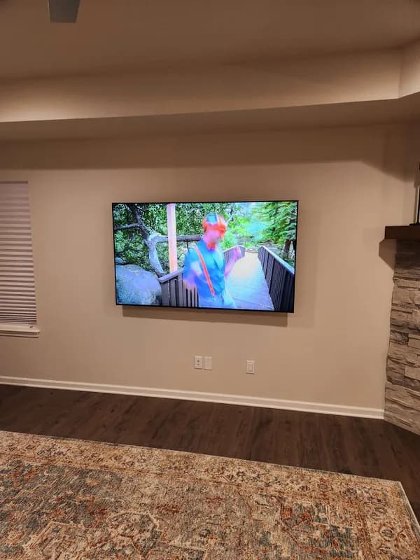 Professional TV mounting installation in Milwaukee home
