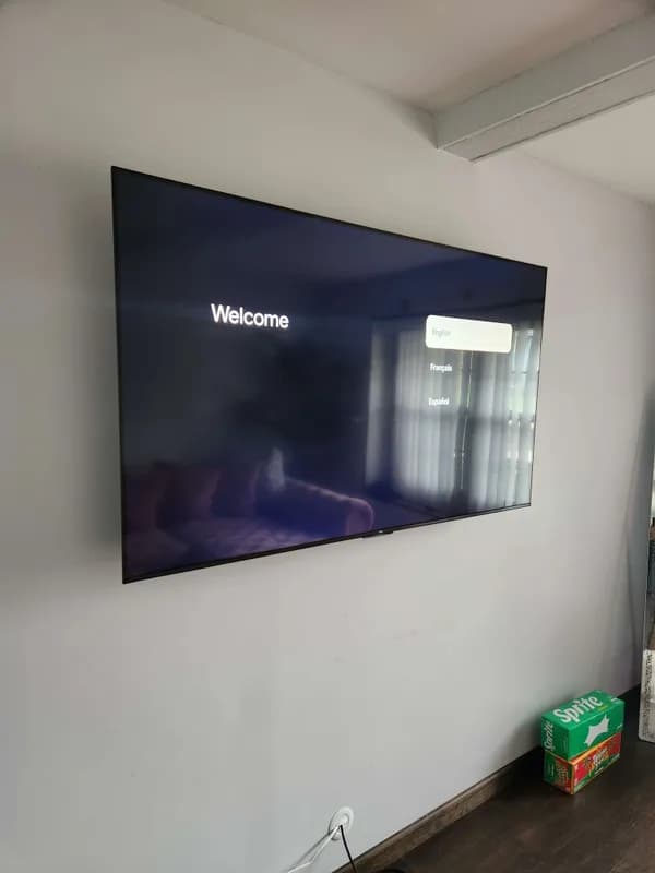 Professional TV mounting installation in Milwaukee home