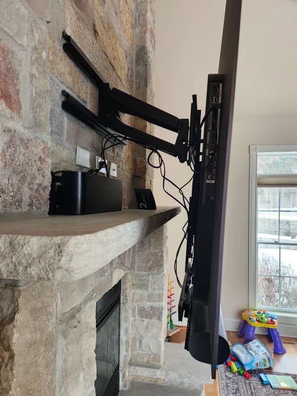 Professional TV mounting installation in Milwaukee home