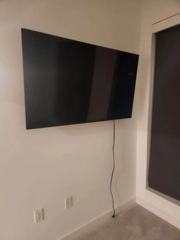 Professional TV mounting installation in Milwaukee home
