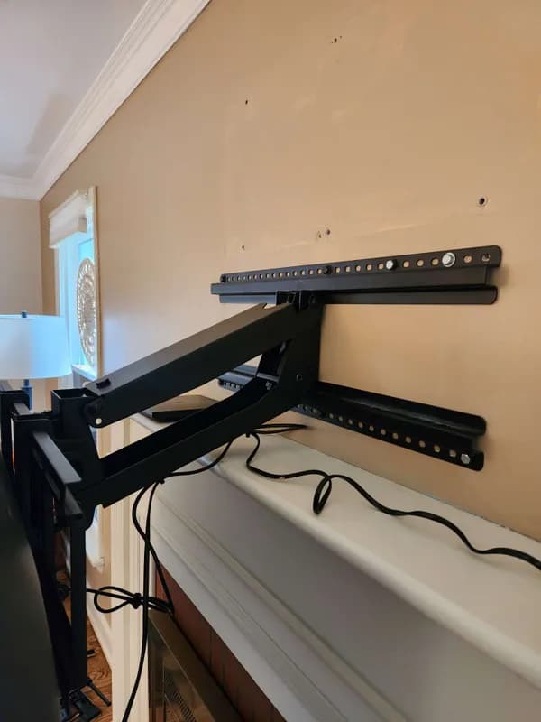 Professional TV mounting installation in Milwaukee home
