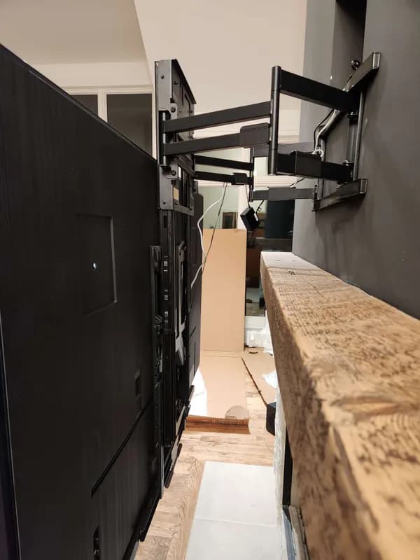 Professional TV mounting installation in Milwaukee home